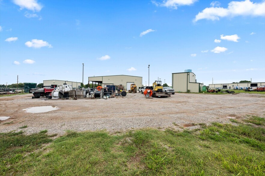 More Photos Of 12400 S Sunnylane Rd, Moore Manufacturing For Lease