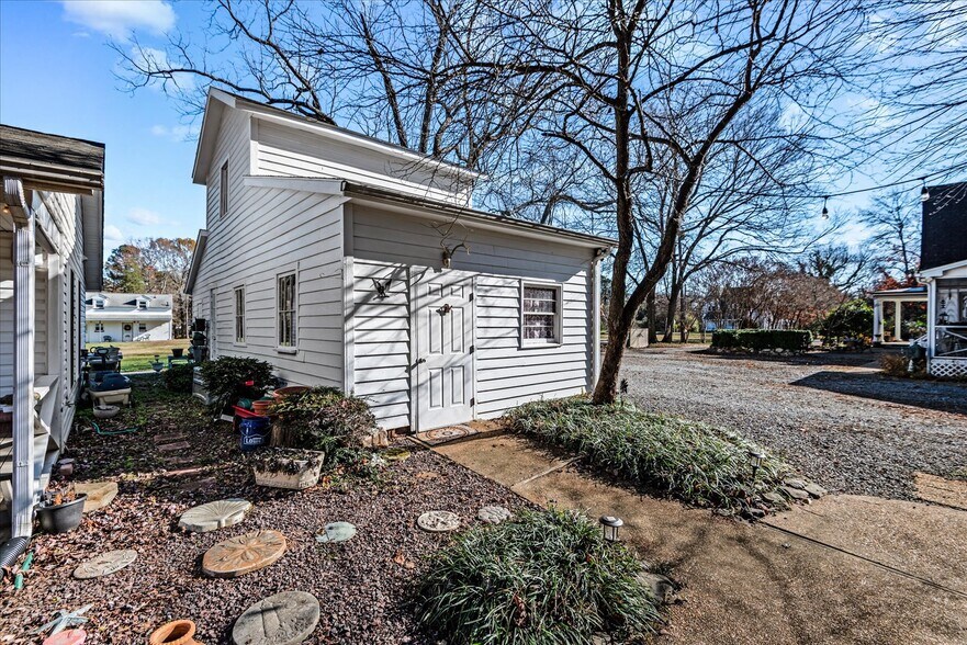 More Photos Of 115 E Broaddus Ave, Bowling Green Apartments For Sale