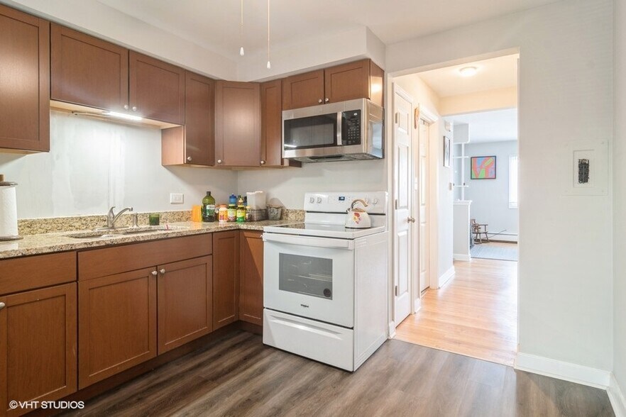 More Photos Of 8003 W Foster Ln, Niles Apartments For Sale