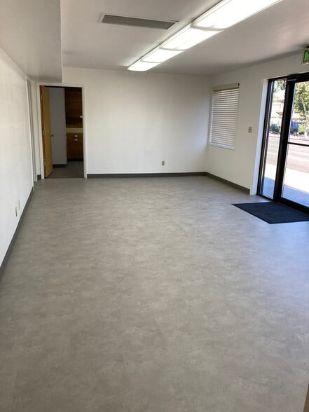 More Photos Of 820 Kuenzli St, Reno Flex For Lease