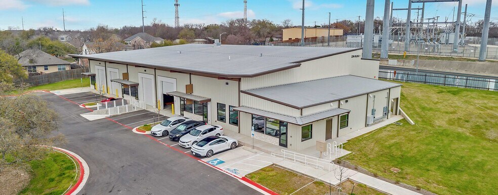 More Photos Of 2216 Avenue N, Austin Warehouse For Lease
