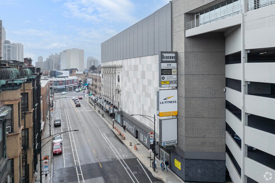 More Photos Of 2828 N Clark St, Chicago Unknown For Lease