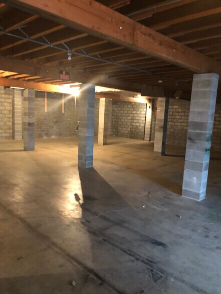 More Photos Of 1023 W Washington St, Hagerstown Warehouse For Lease