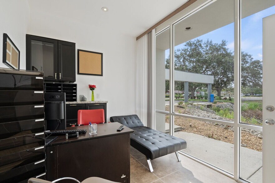 More Photos Of 3800 26th St W, Bradenton Medical For Sale