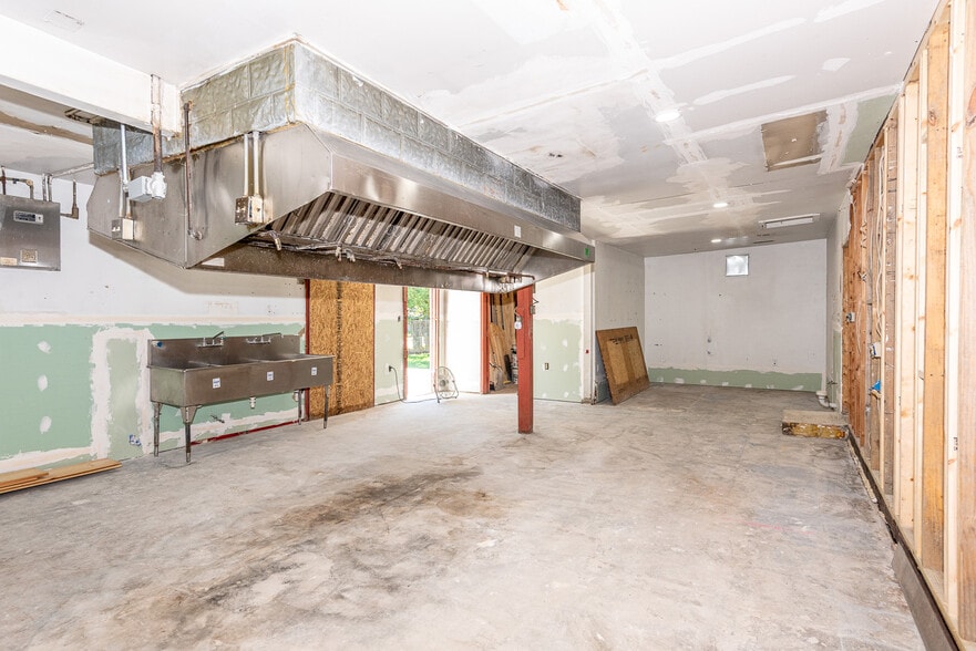 More Photos Of 8123 E Lamar Alexander Pky, Townsend Restaurant For Sale