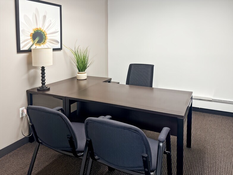 More Photos Of 41000 Woodward Ave, Bloomfield Hills Coworking Space