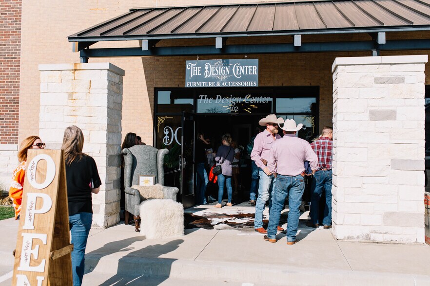 More Photos Of 210-337 Shops Blvd, Willow Park General Retail For Lease