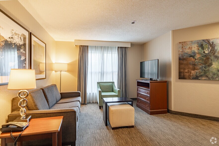 More Photos Of 401 Bay Area Blvd, Houston Hotel For Sale