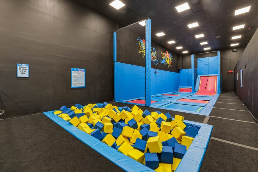 More Photos Of 1199 Silas Deane Hwy, Wethersfield General Retail For Lease