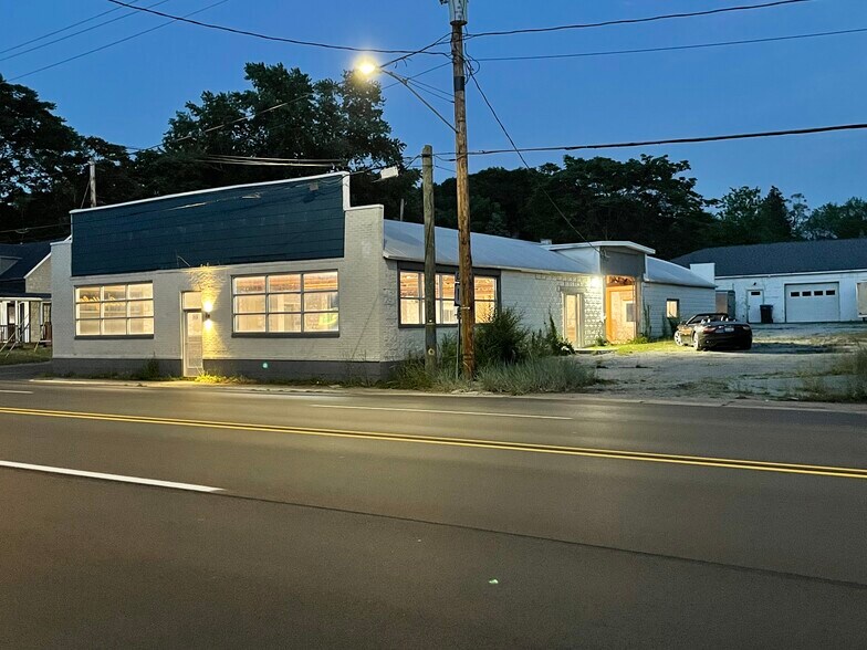 More Photos Of 219 E Buffalo St, New Buffalo General Retail For Sale