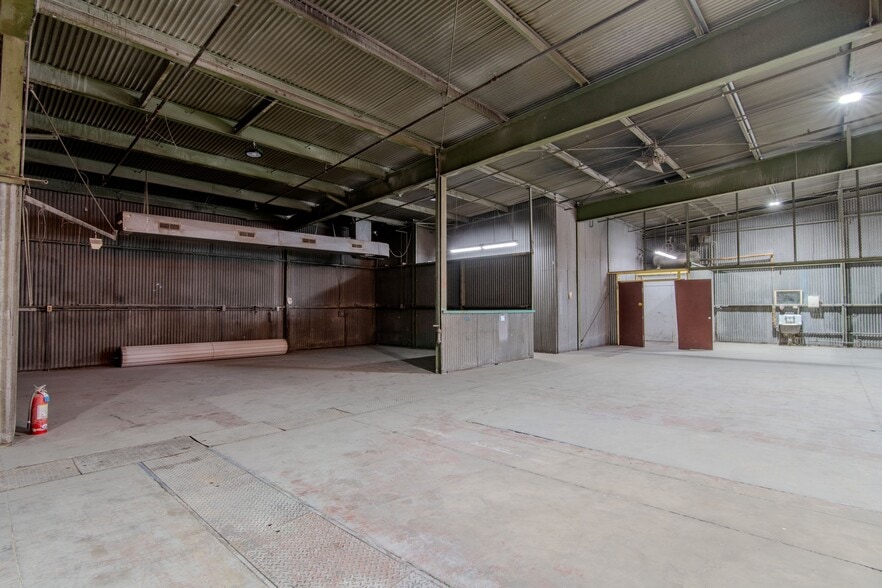 More Photos Of 3031 16th St, Bakersfield Warehouse For Lease