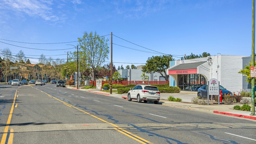 More Photos Of 2490 Old Middlefield Way, Mountain View Freestanding For Sale