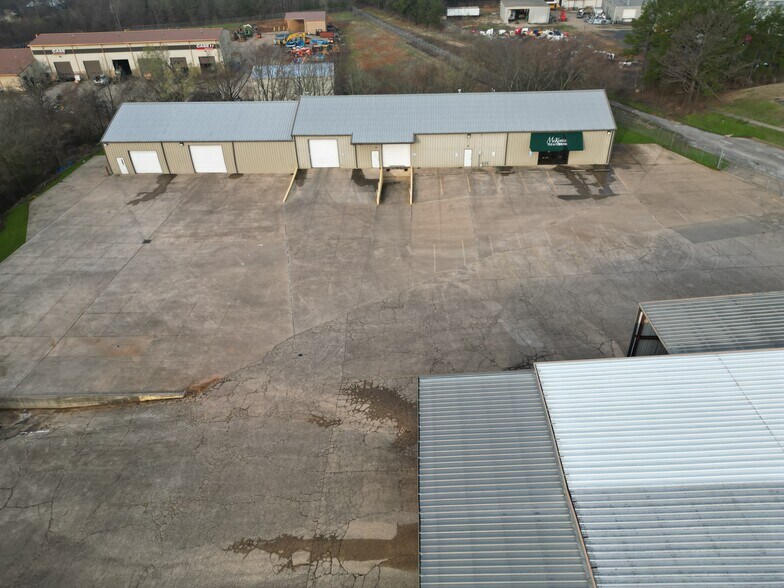 More Photos Of 301 S Southeast Loop 323, Tyler Showroom For Lease