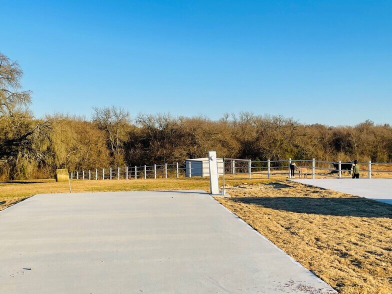 More Photos Of 5860 N FM 51, Weatherford Trailer Camper Park For Sale