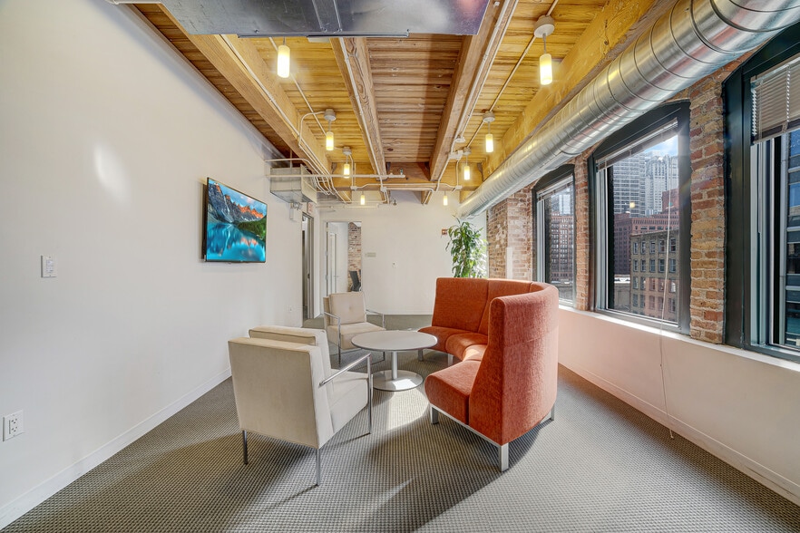 More Photos Of 560-566 W Lake St, Chicago Loft Creative Space For Lease