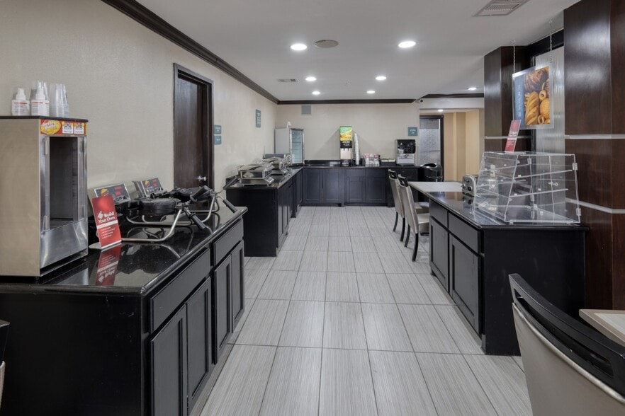 More Photos Of 889 W Bay Area Blvd, Webster Hotel For Sale