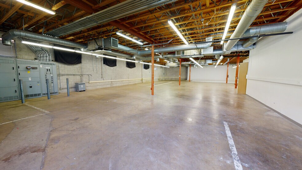 More Photos Of 6151-6159 Santa Monica Blvd, Los Angeles Showroom For Lease