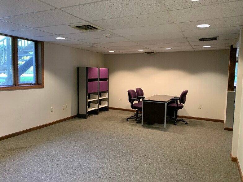 More Photos Of 88 Hopmeadow St, Weatogue Medical For Lease