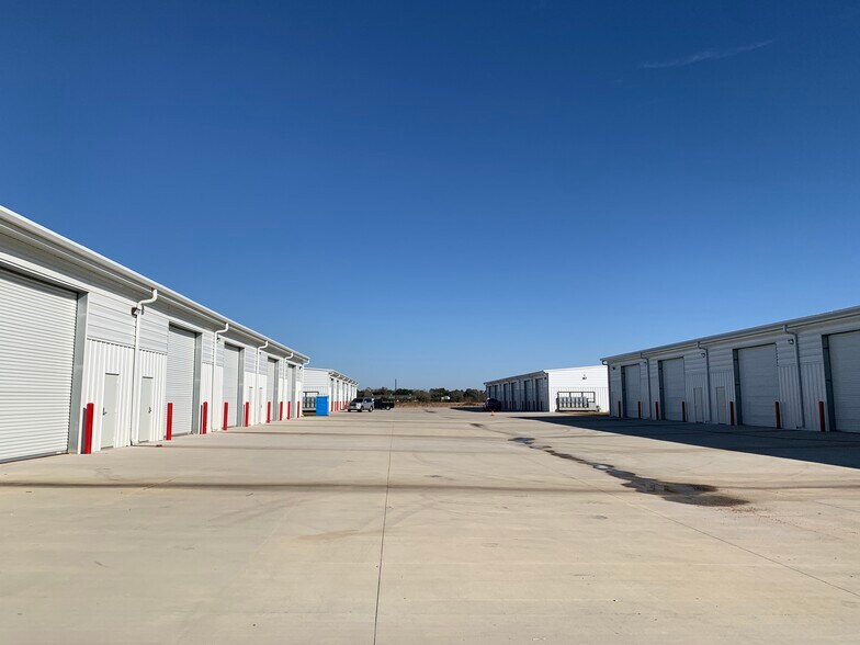 More Photos Of 18101 Cypress Rosehill Rd, Cypress Unknown For Lease