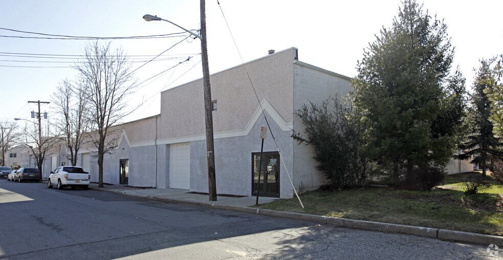 More Photos Of 98-114 N Ward St, New Brunswick Warehouse For Lease