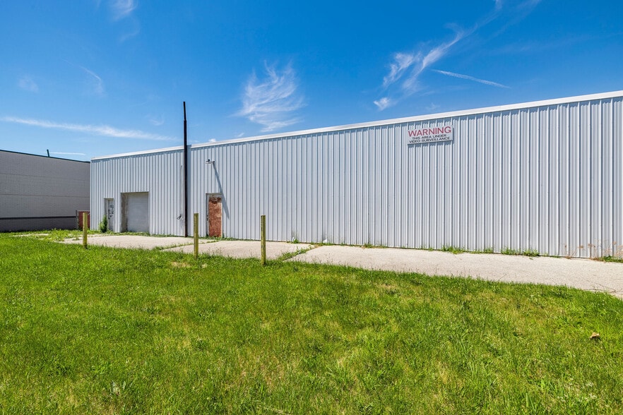 More Photos Of 3220 Bay Rd, Saginaw Storefront For Sale