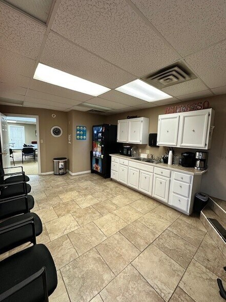 More Photos Of 814 W Okmulgee St, Muskogee Office For Sale