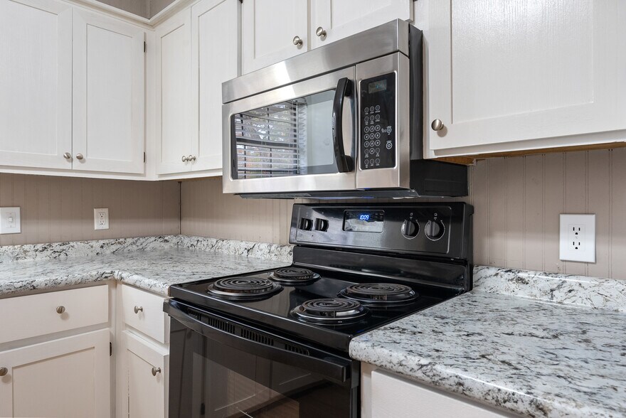 More Photos Of 16 Linder Rd, Greenbrier Apartments For Sale