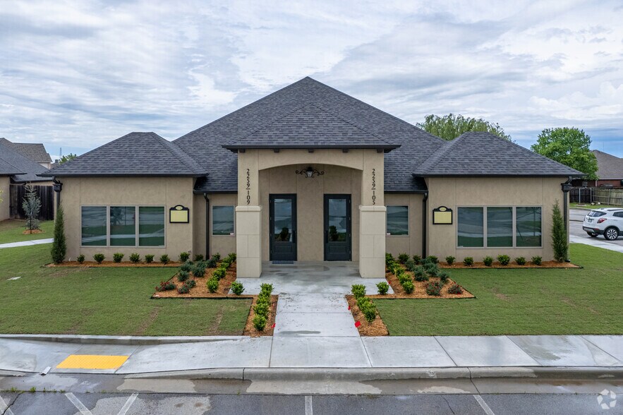 Primary Photo Of 2259 N 9th St, Broken Arrow Office For Lease