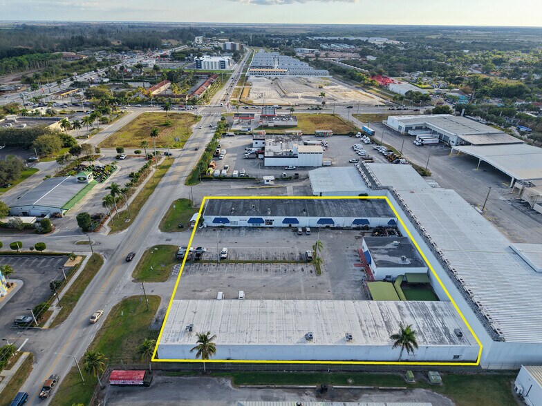 More Photos Of 210 N Krome Ave, Florida City Showroom For Sale