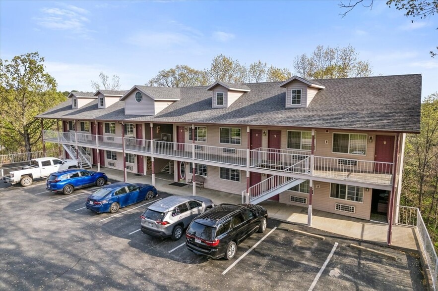 More Photos Of 3043 E Van Buren, Eureka Springs Hotel For Sale