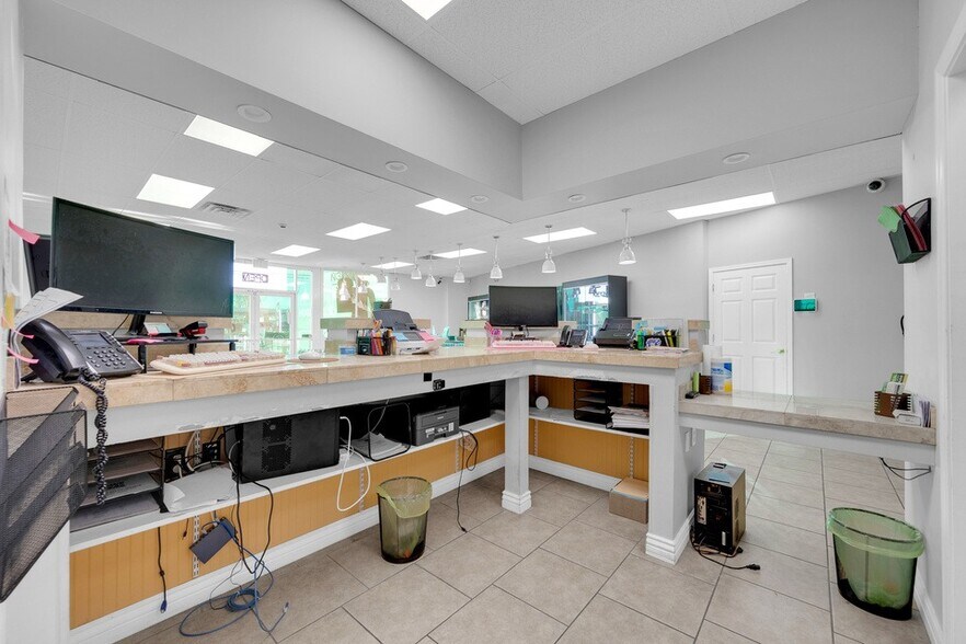 More Photos Of 3550 E Broadway Rd, Mesa Freestanding For Lease