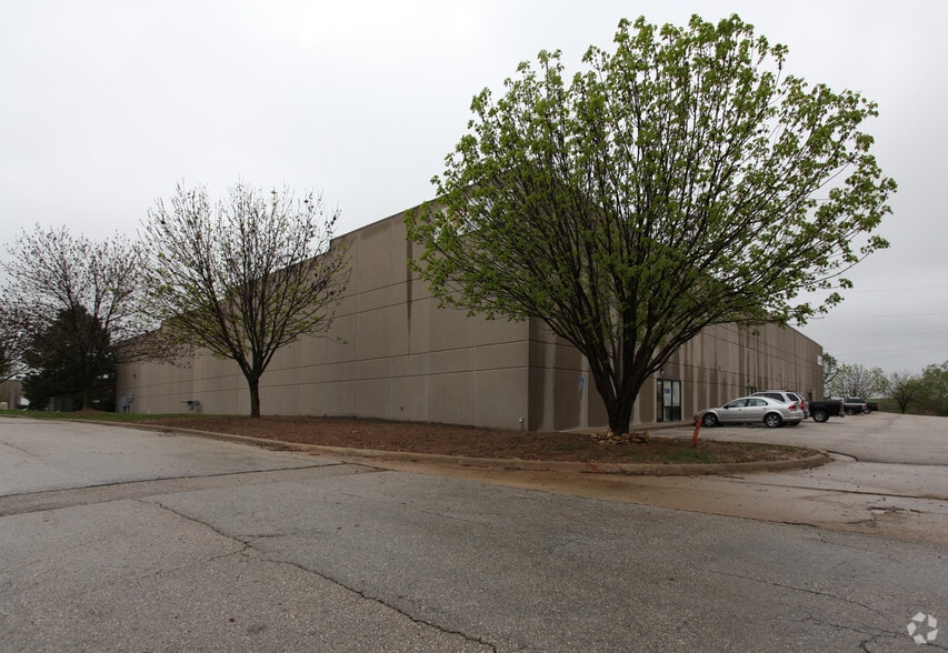 More Photos Of 16240-16250 W 110th St, Lenexa Manufacturing For Lease