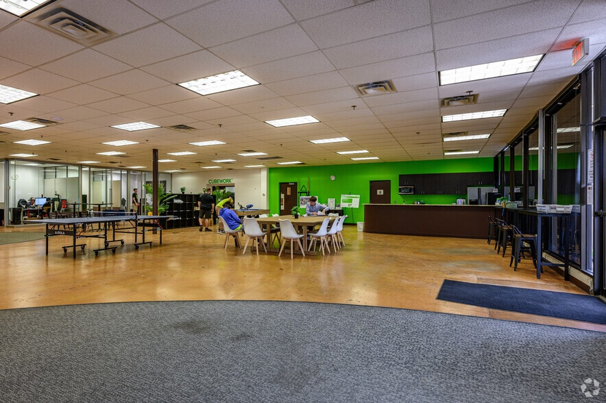 More Photos Of 4545 Spring Valley Rd, Farmers Branch Warehouse For Lease