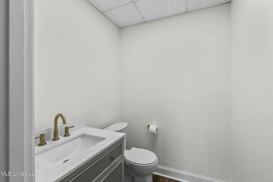 More Photos Of 148 Weisenberger Rd, Madison Flex For Lease