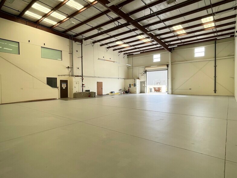 More Photos Of 3 offices, 3 warehouses: 1,200–4,876 SF, Lompoc Warehouse For Lease