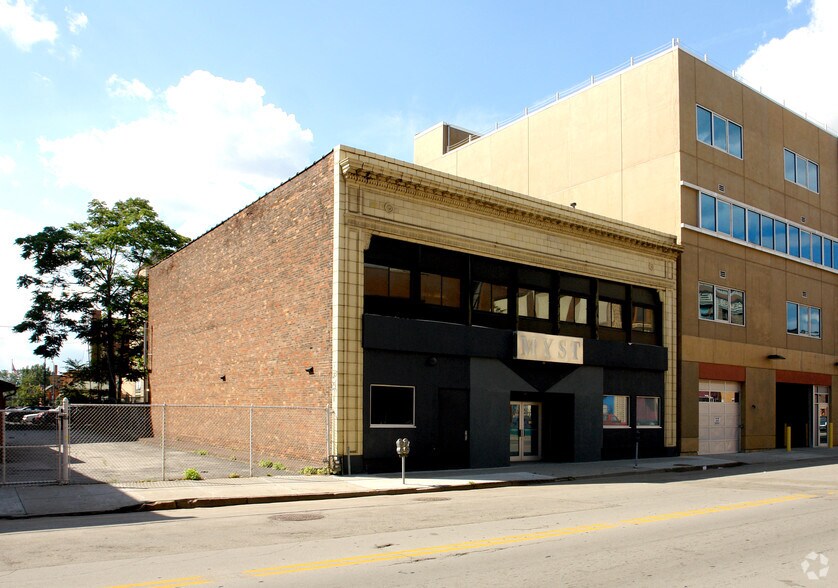 More Photos Of 228 Franklin St, Buffalo Bar For Sale