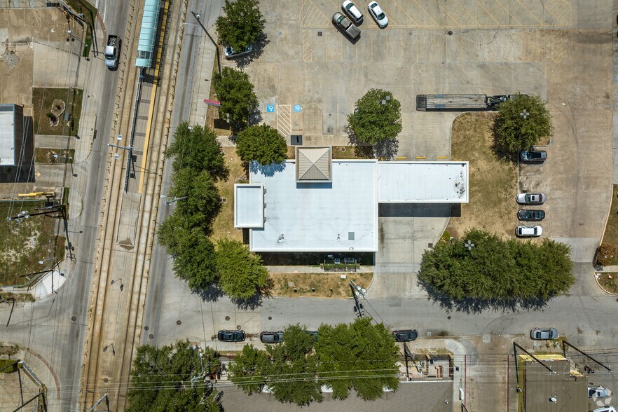 More Photos Of 2799 Fulton St, Houston Bank For Sale