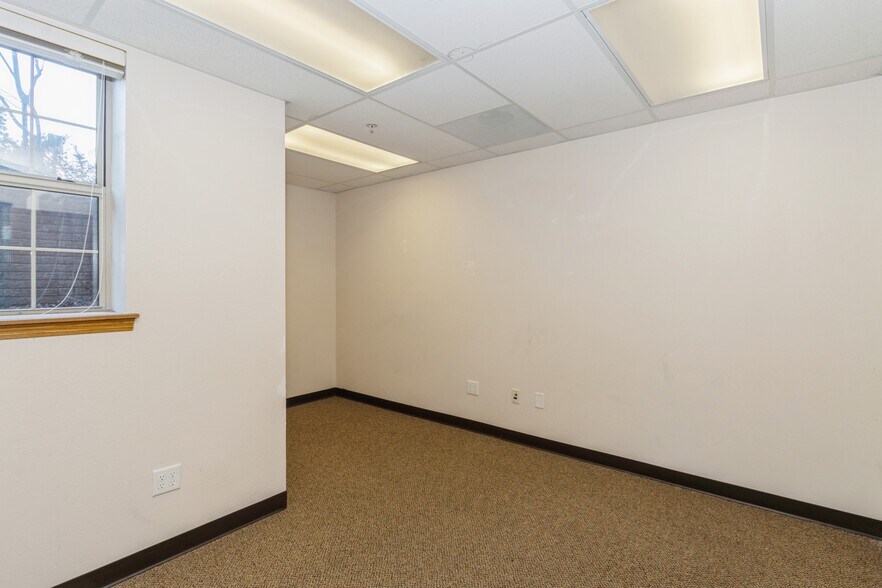 More Photos Of 520 10th Ave, Coralville Medical For Sale