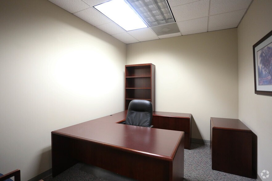 More Photos Of 2070 Little Hills Expy, Saint Charles Office For Sale