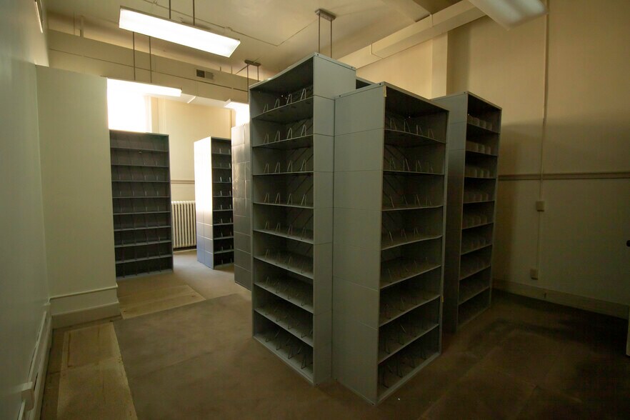 More Photos Of 301 Columbia St, Lafayette Office For Sale