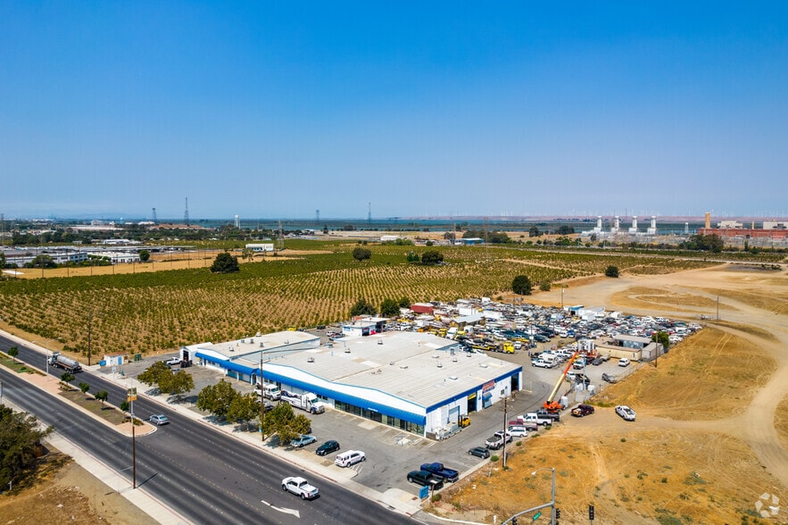 More Photos Of 3201-3299 E 18th St, Antioch Service For Lease