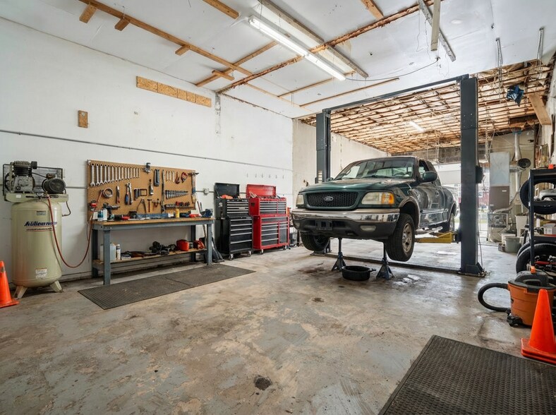 More Photos Of 300 E 8 Mile Rd, Detroit Warehouse For Lease