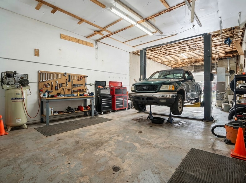 More Photos Of 300 E 8 Mile Rd, Detroit Warehouse For Lease