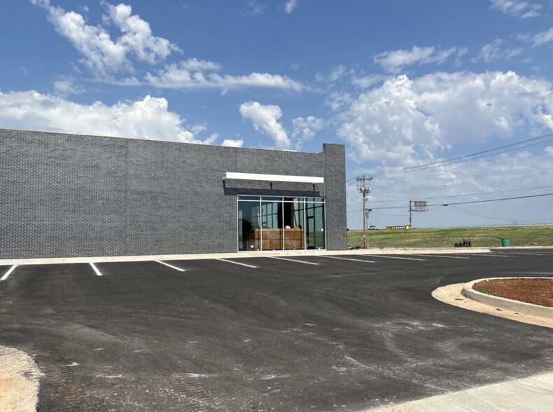 More Photos Of 6400 W Memorial Rd, Oklahoma City General Retail For Lease