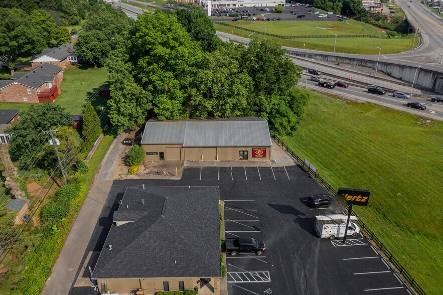 More Photos Of 654 Versailles Rd, Frankfort Showroom For Sale