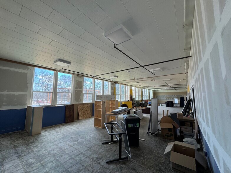 More Photos Of 115 NW State St, Pullman Loft Creative Space For Sale