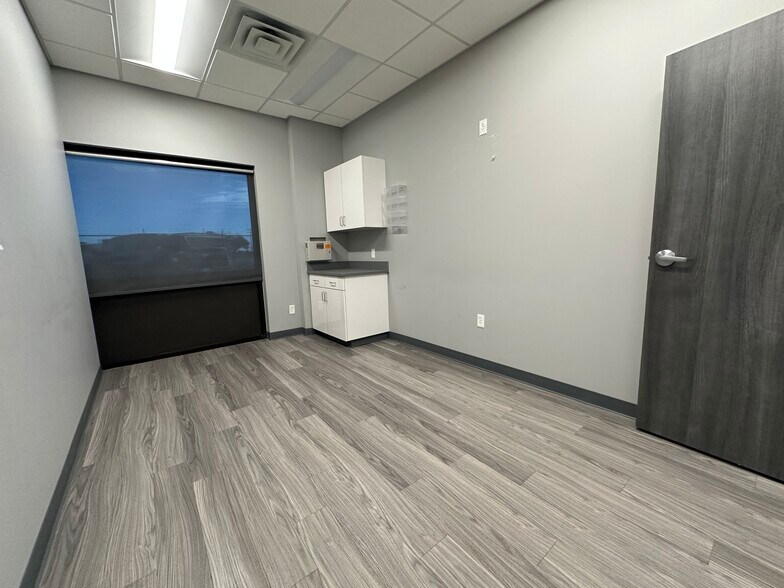 More Photos Of 3209 N Flood Ave, Norman Medical For Lease