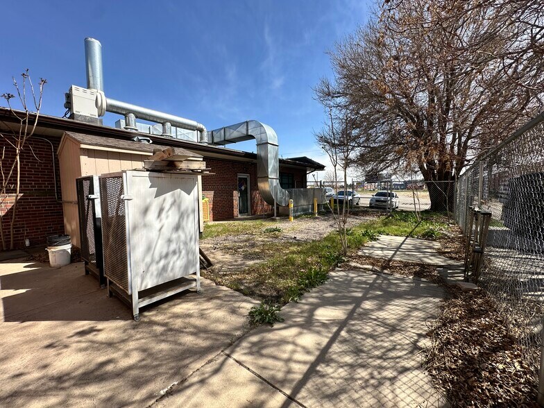 More Photos Of 5095 Colorado Blvd, Denver Warehouse For Lease