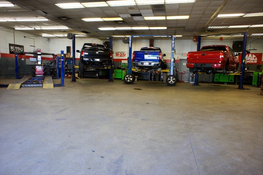 More Photos Of 9470 E Washington St, Indianapolis Freestanding For Lease