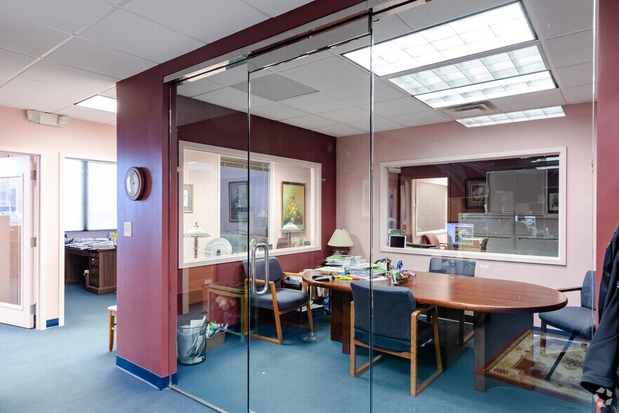 More Photos Of 799 Roosevelt Rd, Glen Ellyn Office For Lease